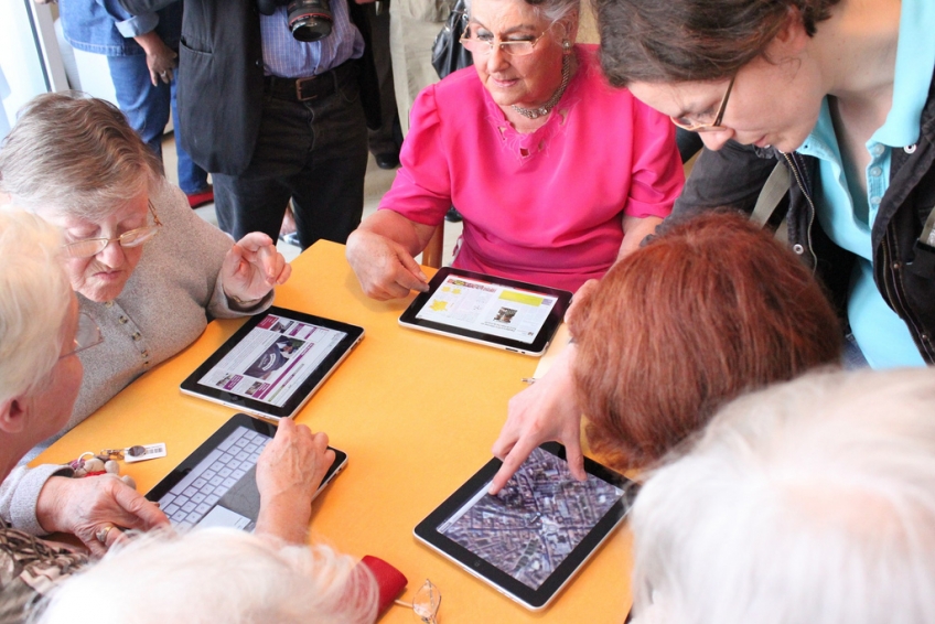 Volontaires : développer des actions d’éducation par et au numérique en direction des seniors